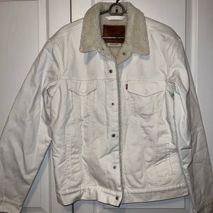 NWOT Levi’s men’s white Sherpa denim jacket